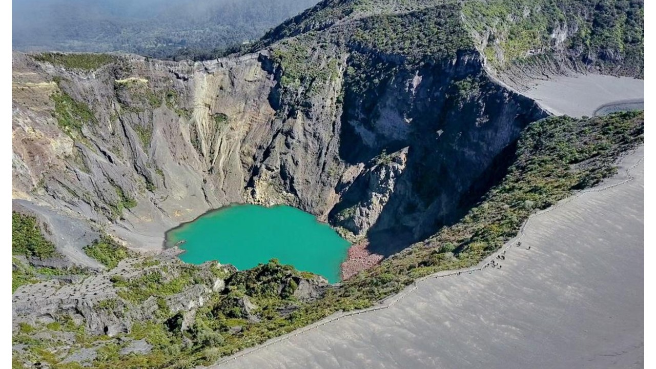 VOLCÁN IRAZÚ (MEDIO DÍA)